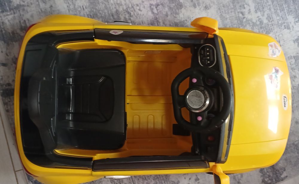 Masinuta electrica cu sunete si lumini