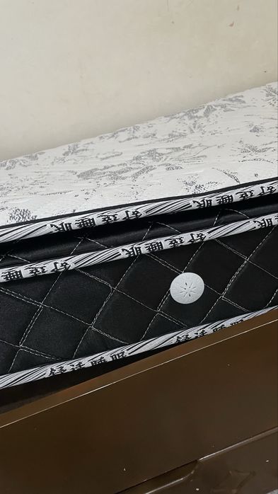Matras +kravat 1 kishilik. Uzunligi 1,70.  Eni 67 sm.
