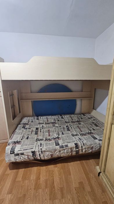 Продам двухъярусную кровать