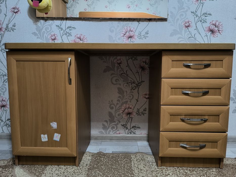 Продам письменный стол