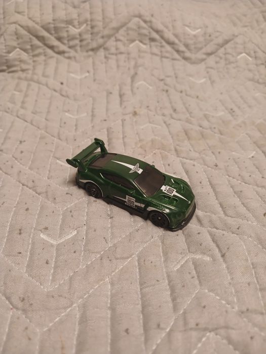 Хот вилс с кейсом , все оригинал