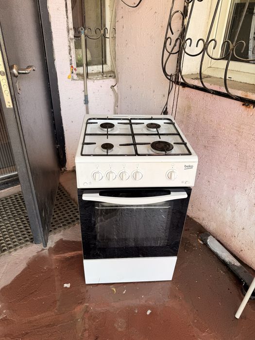 Продаю газовую плиту Beko