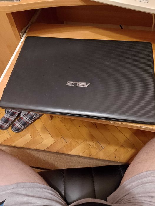 Laptop  ASUS 4GB Ram , 250 GB SSD , DVD compakt disk