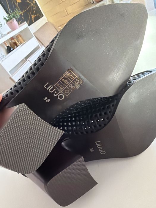 Botine negre din piele LiuJo