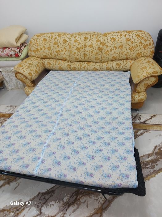 Диван раскладушка  с двумя креслами б/у