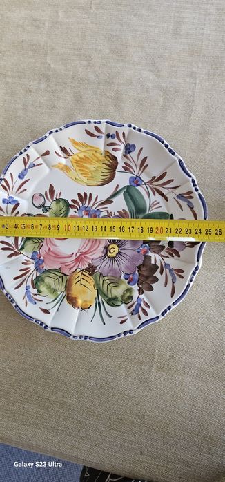 Чиния за закачане на стена