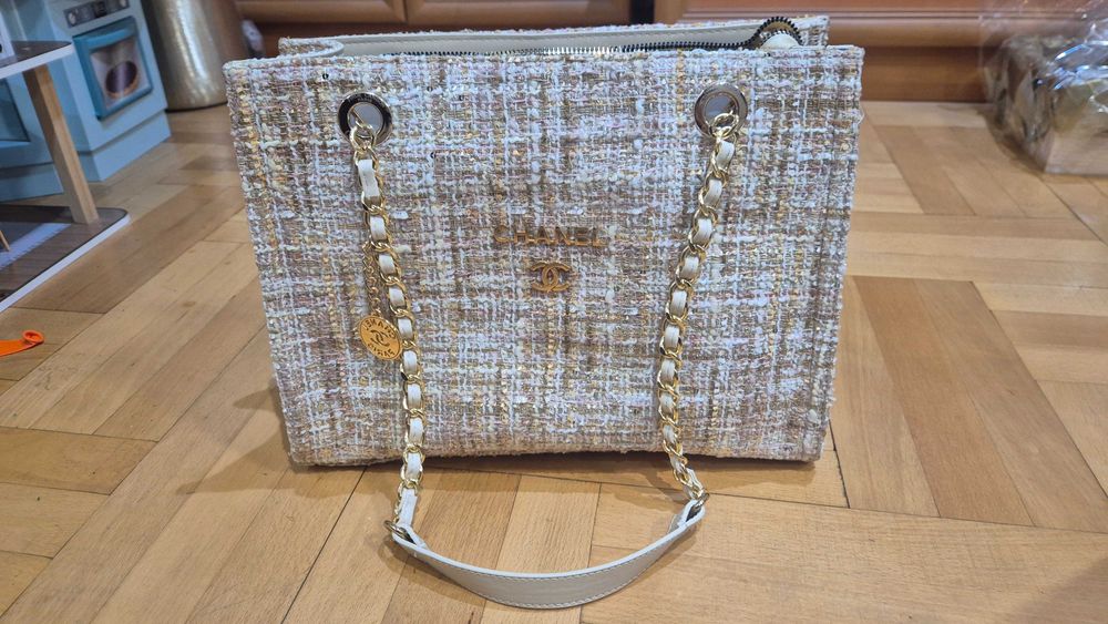 Чанта Chanel тип букле