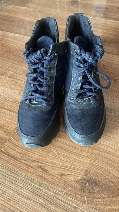 Ботинки кроссовки женские