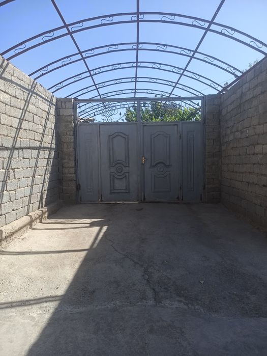 Чиноздан уй сотлади