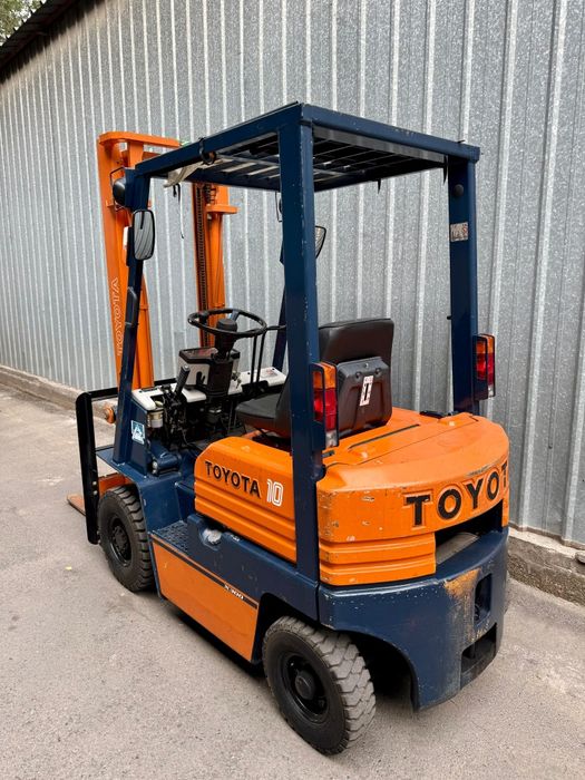 Кара Toyota тонник привозной