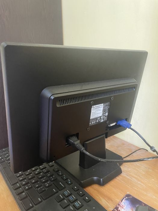 Монитор хороший HP
