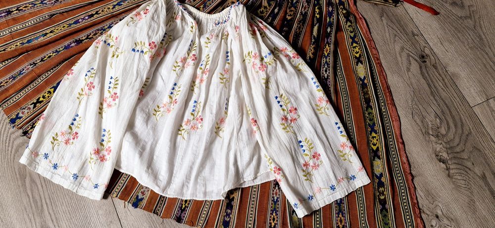 Ie și valnic din matase