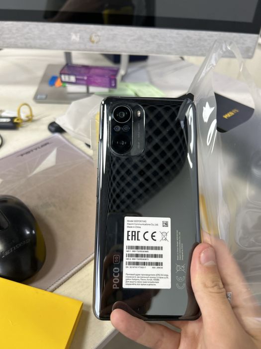 Смартфон Poco F3