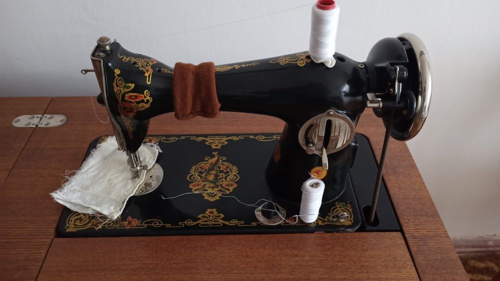 Продам швейную машинку "Подольск"