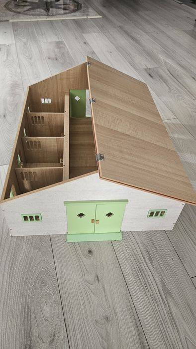 Vand ferma de lemn pentru animale