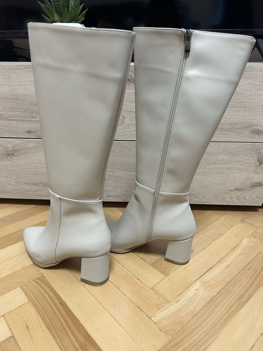 Нови кожени ботуши 39 номер