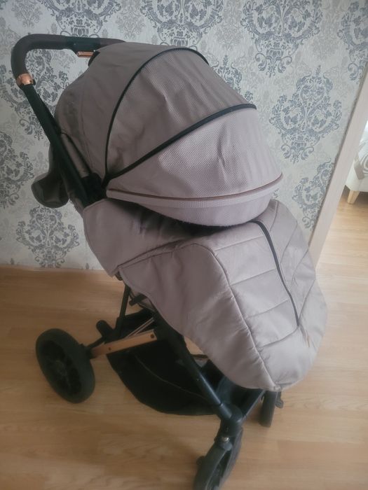 Срочно продам Коляску  5000тг