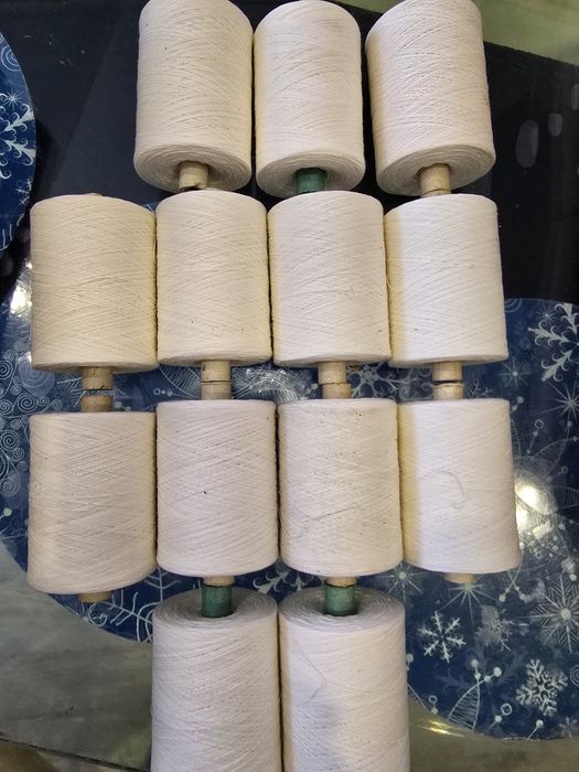 Нитки для шитья белые