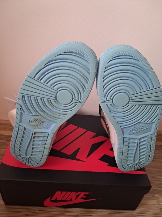 Air Jordan 1 High UNC Patent Blue