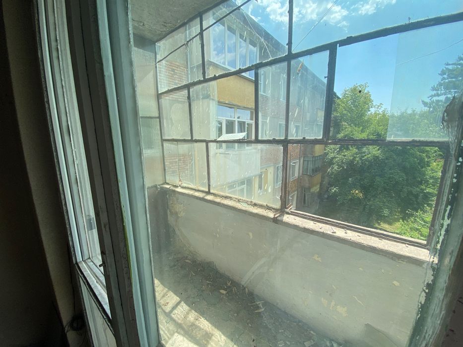 Vând apartament cu 3 camere vis a vis de KFC
