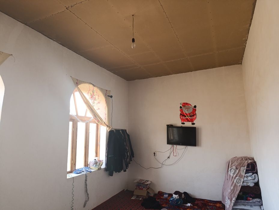 Hovli sotiladi toliq qurib bitqazilmagan