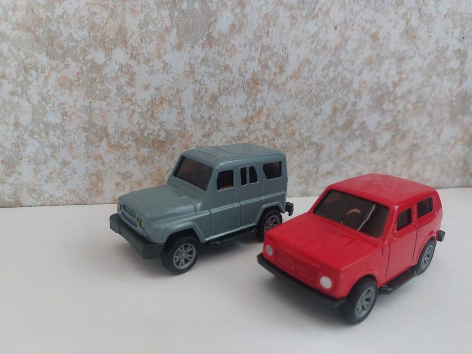 Модельки Уаз и Нива