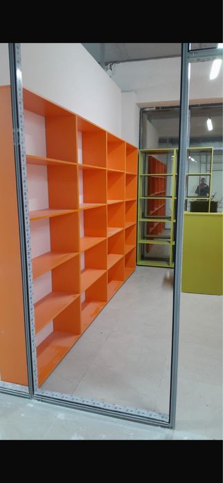 Продам витрины срочно