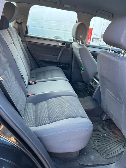 Vând Volkswagen Touareg 2008 2.5