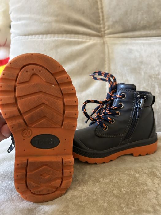 Продам детскую обувь