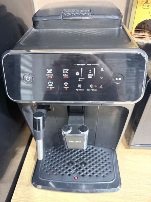 Продавам кафеавтомат PHILIPS EP2220