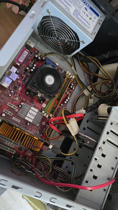 Компютър с монитор