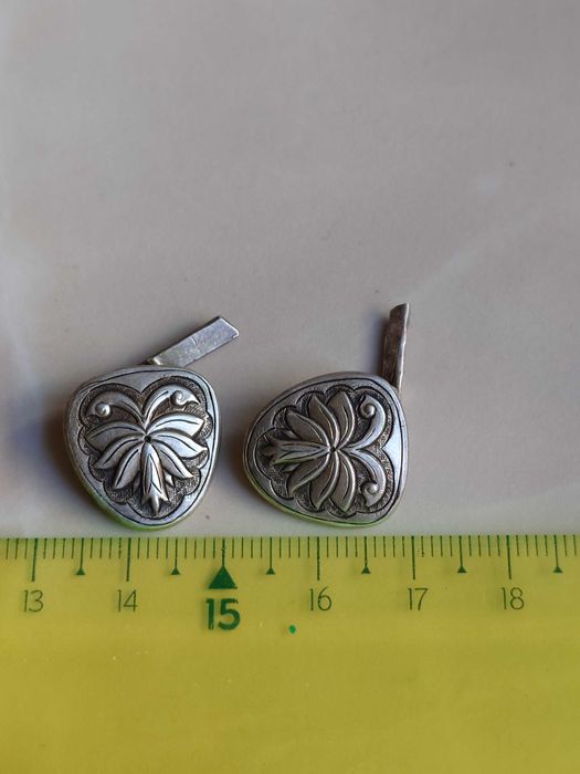 Butoni VIetnam din argint cu elemente florale