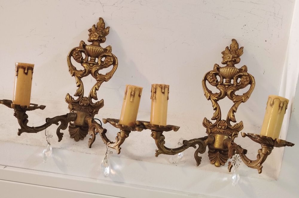 Superbă pereche de aplice din bronz în stilul francez Louis,piese cu o lucrătură de o foarte mare finețe