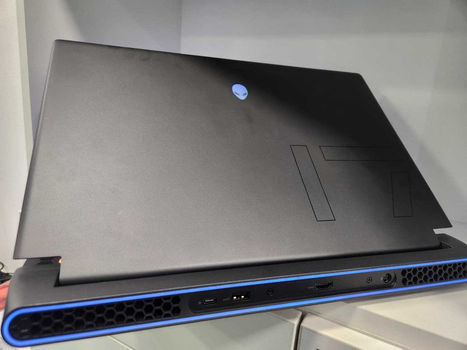 Laptop Dell ALIENWARE M17 R5 (Ag8 Tudor1/B74642) – Garantie 2 Ani!
