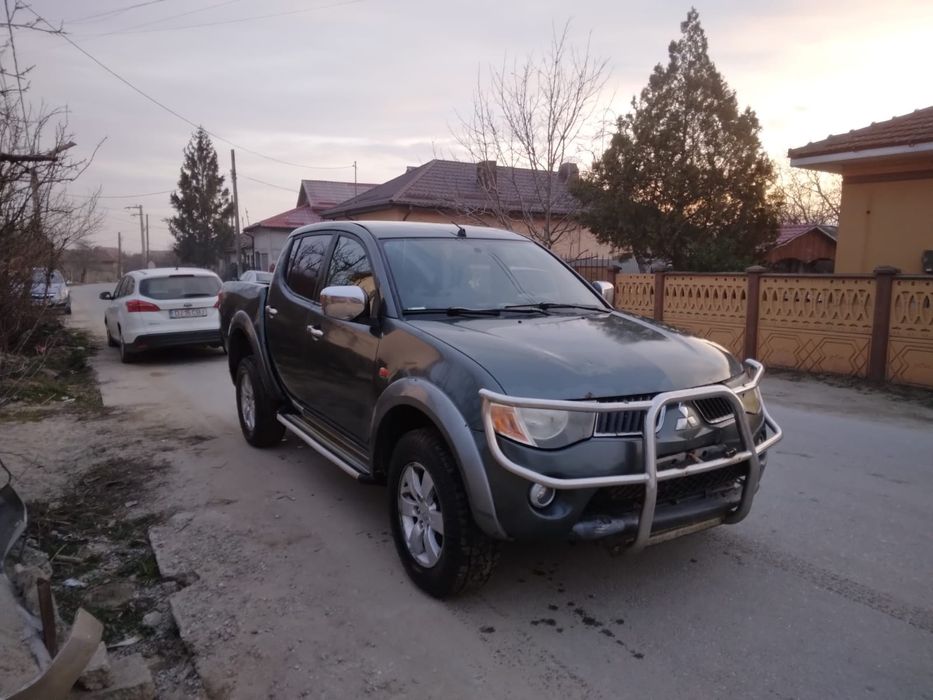 Dezmembrez Mitsubishi l200  din 2008 2.5 diesel