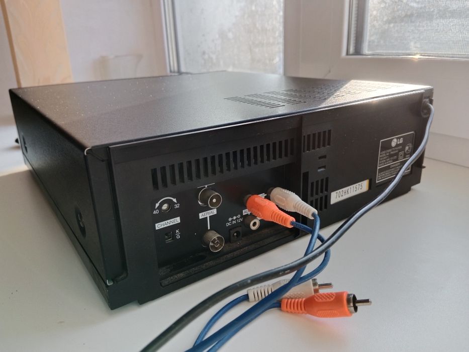 Продам видео плейер кассетный LG