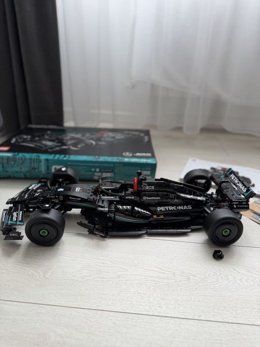 Lego Technic Mercedes AMG F1 W14 E