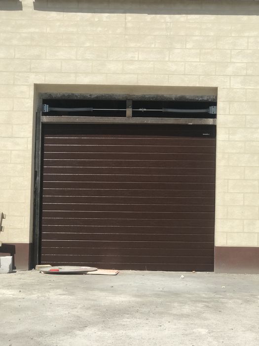 Секционные ворота ролставни