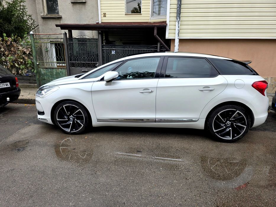 Продавам DS5 2.0