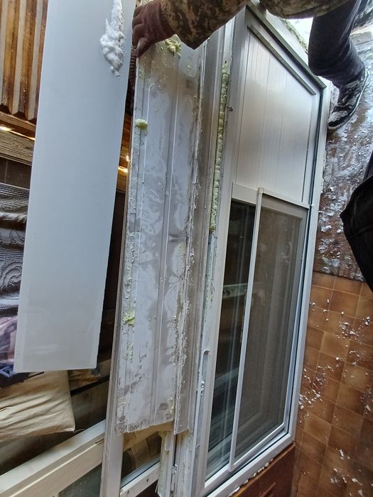 Продам двери балкона есть балкон в сборе