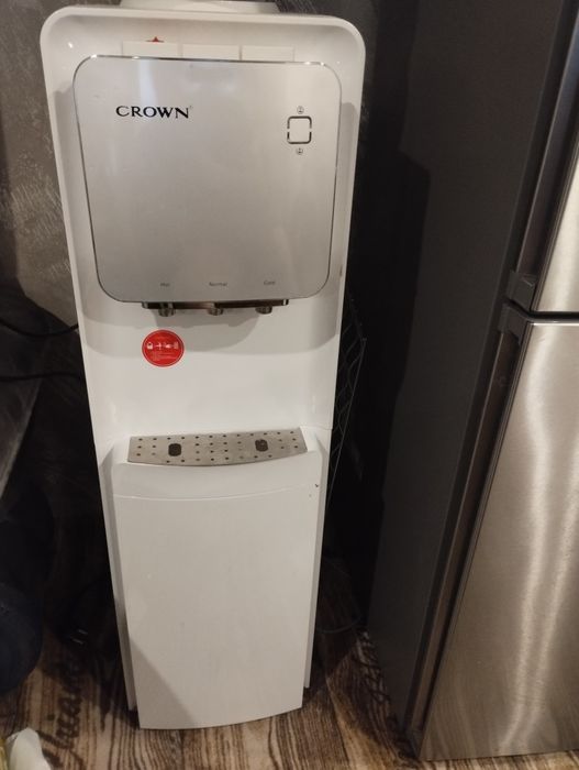 Диспенсър Crown CWD-1934W , 580 W