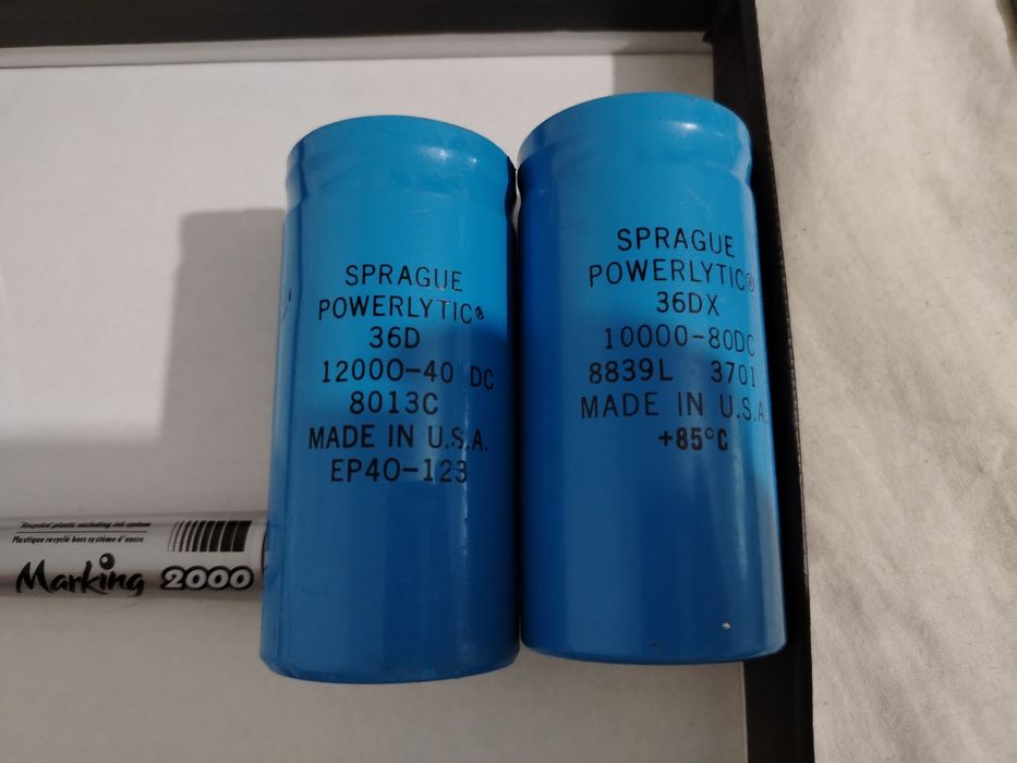 Lot 2 Condensatori  de 10000 uF și 12000 uF perfect funcționali