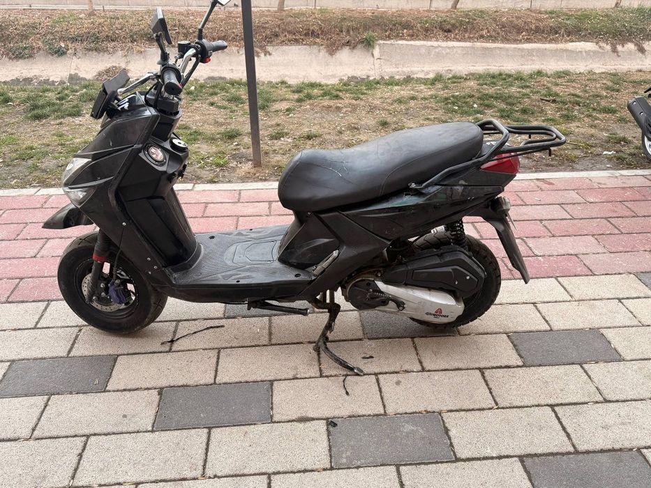 Skuter samuray srochna sotiladi