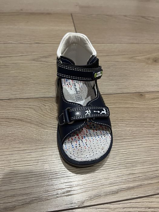 Продам сандали на мальчика