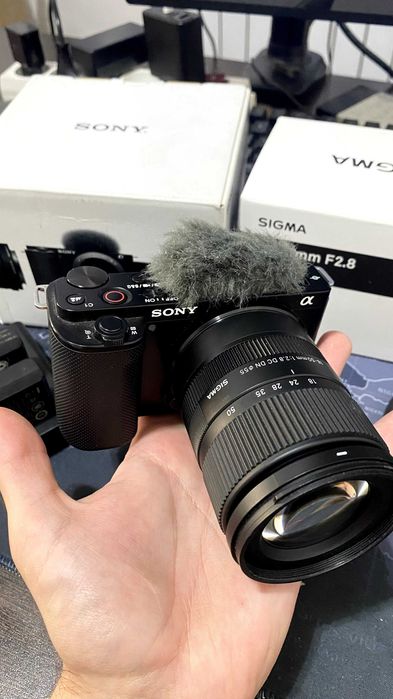 Sony ZV-E10 + Sigma 18-50 F/2.8