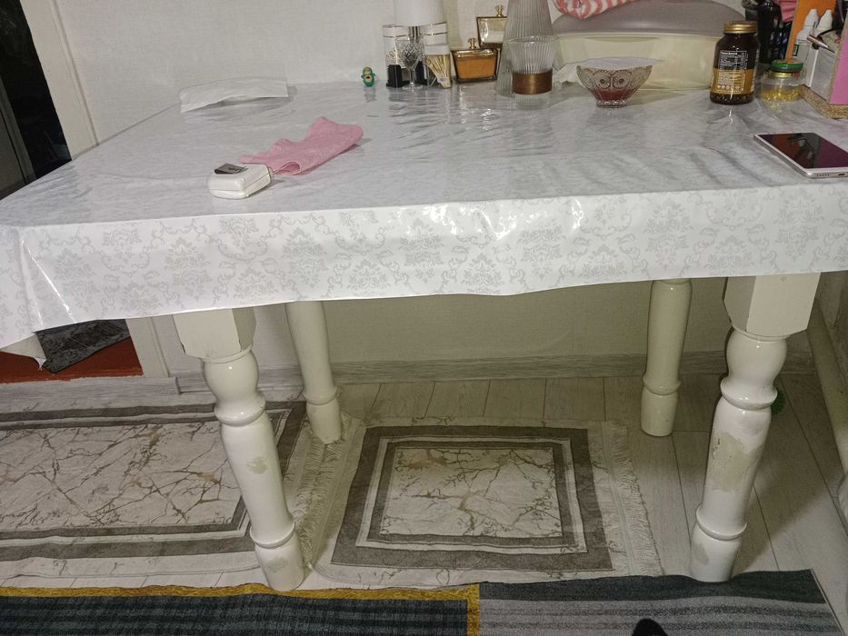 Продам,обеденный стол, натуральное дерево.