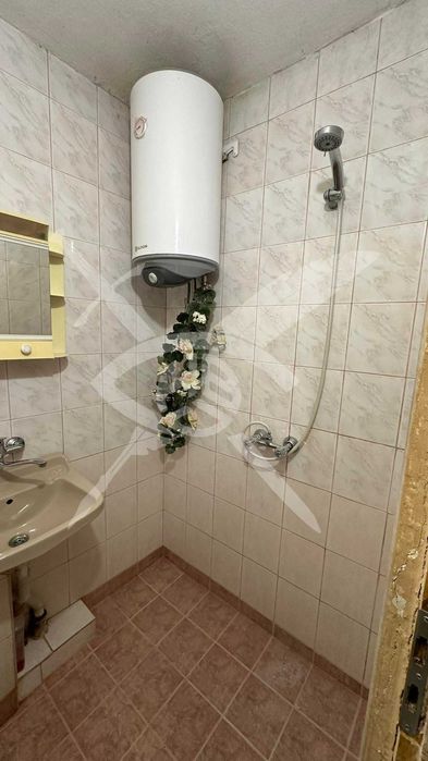 Дава се под наем Тристаен апартамент в Варна, Цветен квартал - 65 кв.м за 400 € - Снимка #6