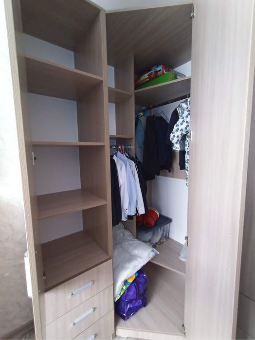 Продам угловой шкаф