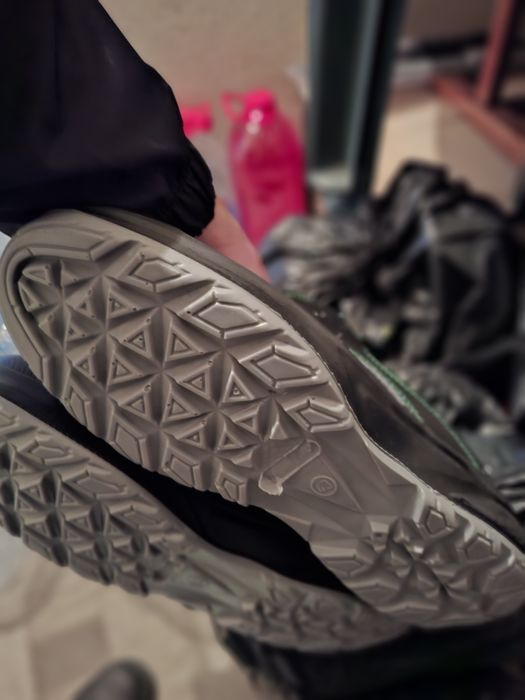 Продавам два чифта летни работни обувки и един чифт зимни