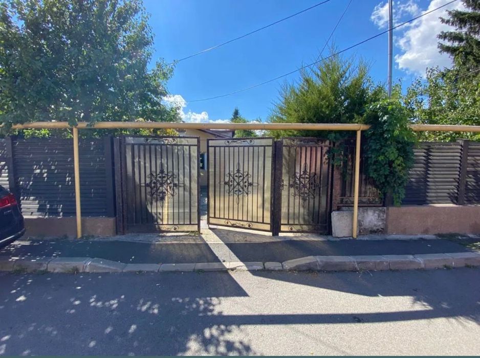 Casă de vânzare